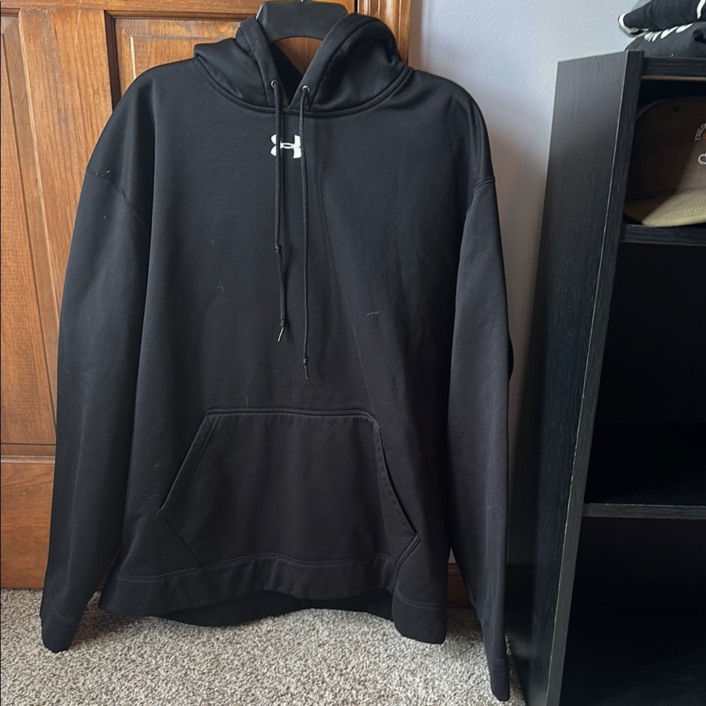 Under Armour Black Sweatshirt Athletic Hoodie XXL but fits more like XL